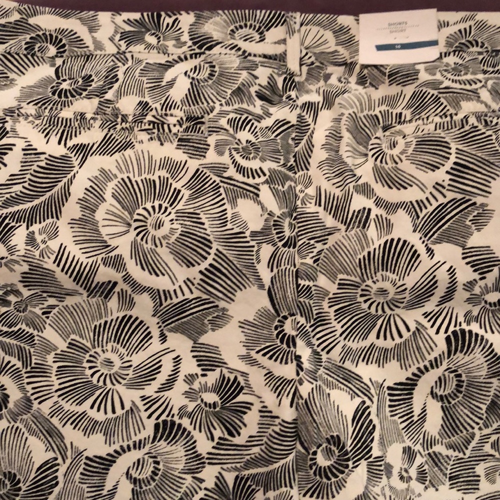 Shorts - Picture 4 of 4